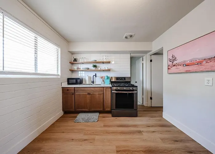 Apartment #1 Renovated Midtown Gem Quiet Budget Friendly *